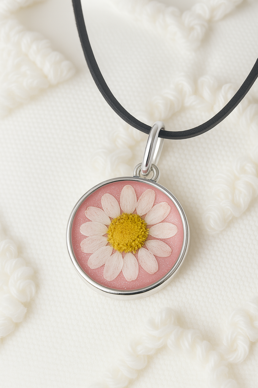 Real Daisy Preserved in Round Pendant Suede Cord Necklace