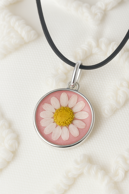 Real Daisy Preserved in Round Pendant Suede Cord Necklace